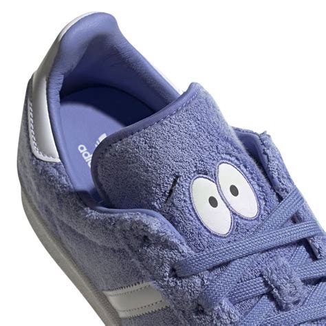 towelie shoes on feet.